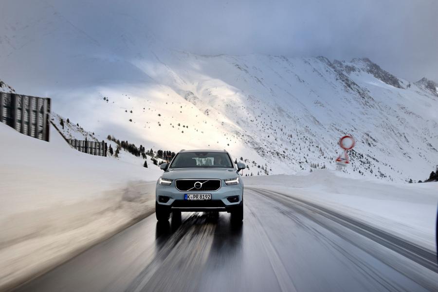  Volvo XC40 D4 Momentum 2017 года  (WW) (фото 41 из 45)